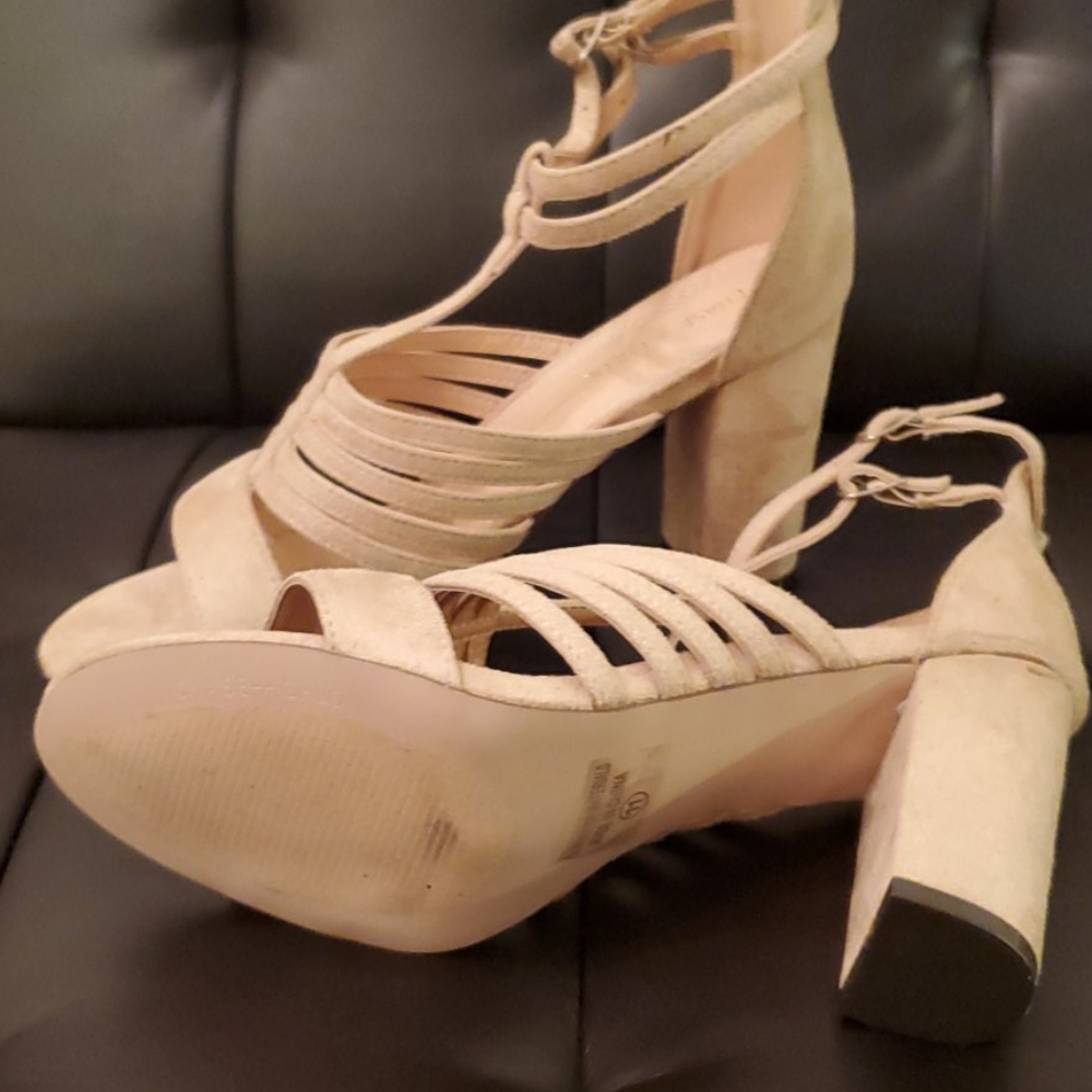 Heels - Picture 5 of 7